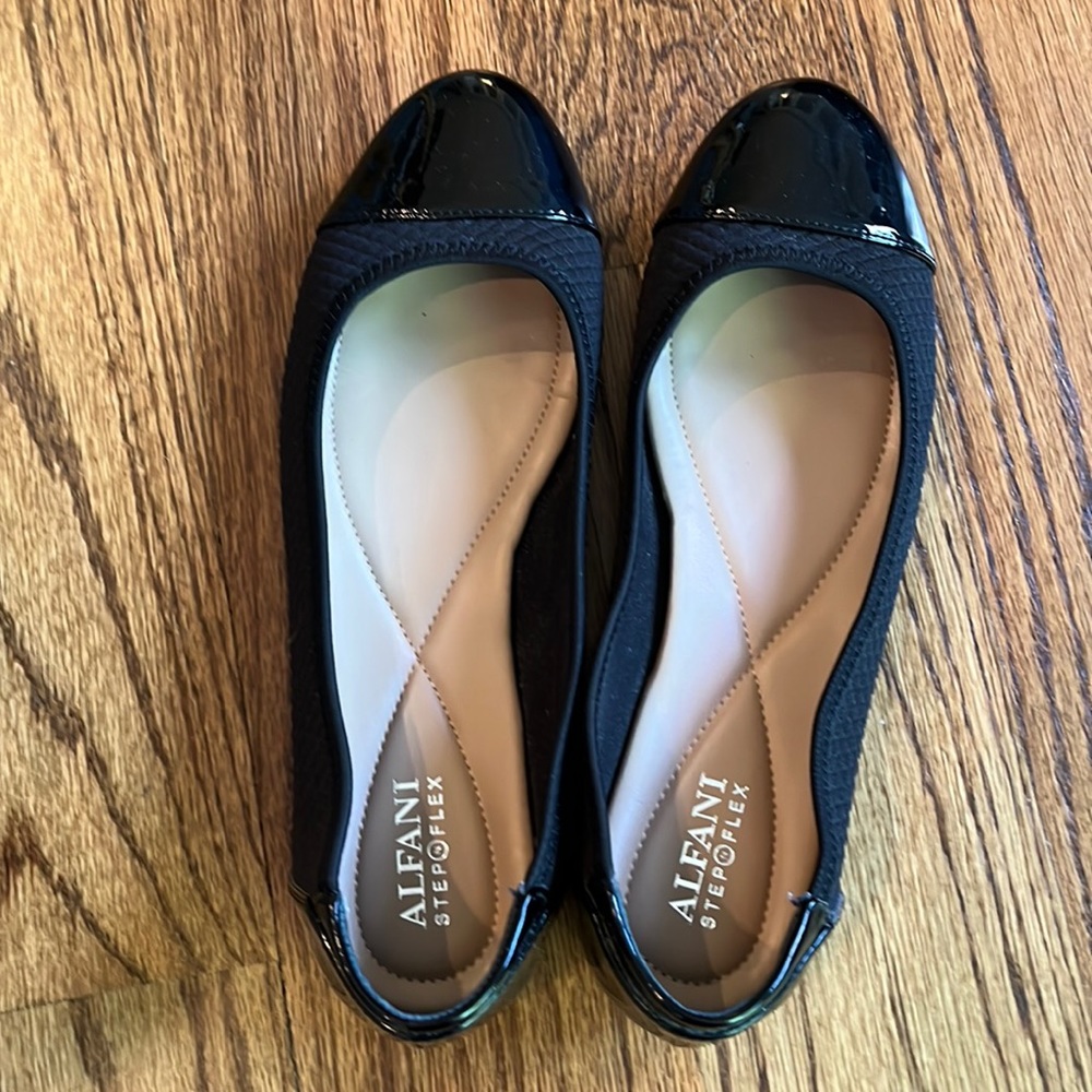 Alfani patent and quilted black flats, worn once. Amazing look.